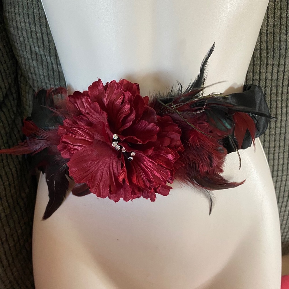 White House Black Market Flower Belt S